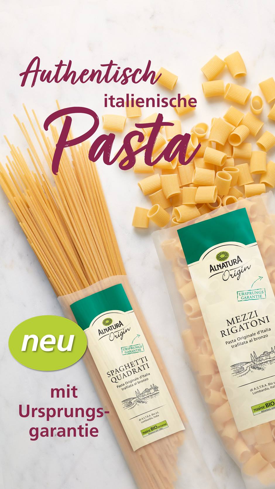 Zwei Alnatura Pasta-Packungen mit Text "Authentisch italienische Pasta mit Ursprungsgarantie"