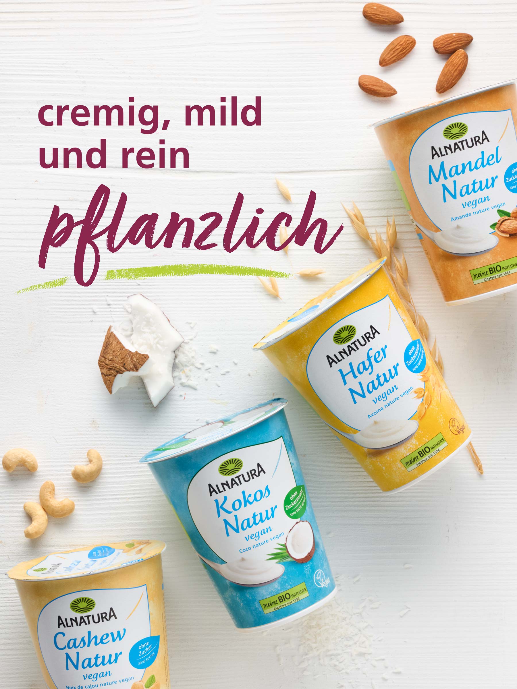 Werbetafel für pflanzliche Alnatura Produkt-Alternativen zu Kuhmilch und Milchprodukten