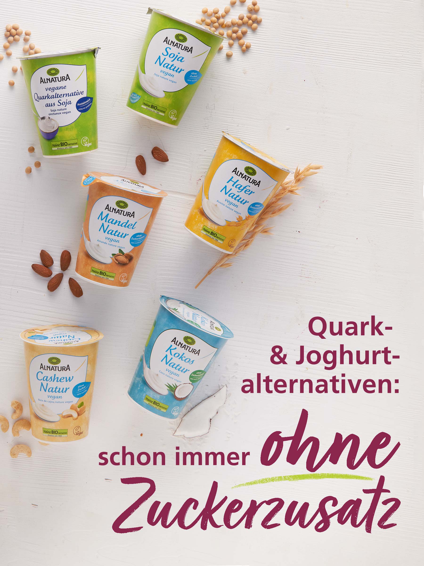Werbetafel für pflanzliche Alnatura Produkt-Alternativen zu Kuhmilch und Milchprodukten