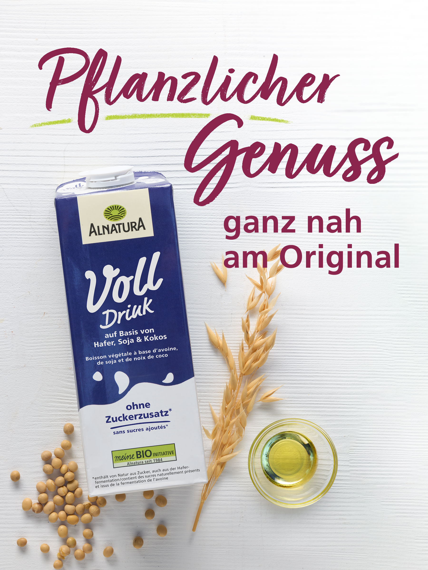 Werbetafel für pflanzliche Alnatura Produkt-Alternativen zu Kuhmilch und Milchprodukten