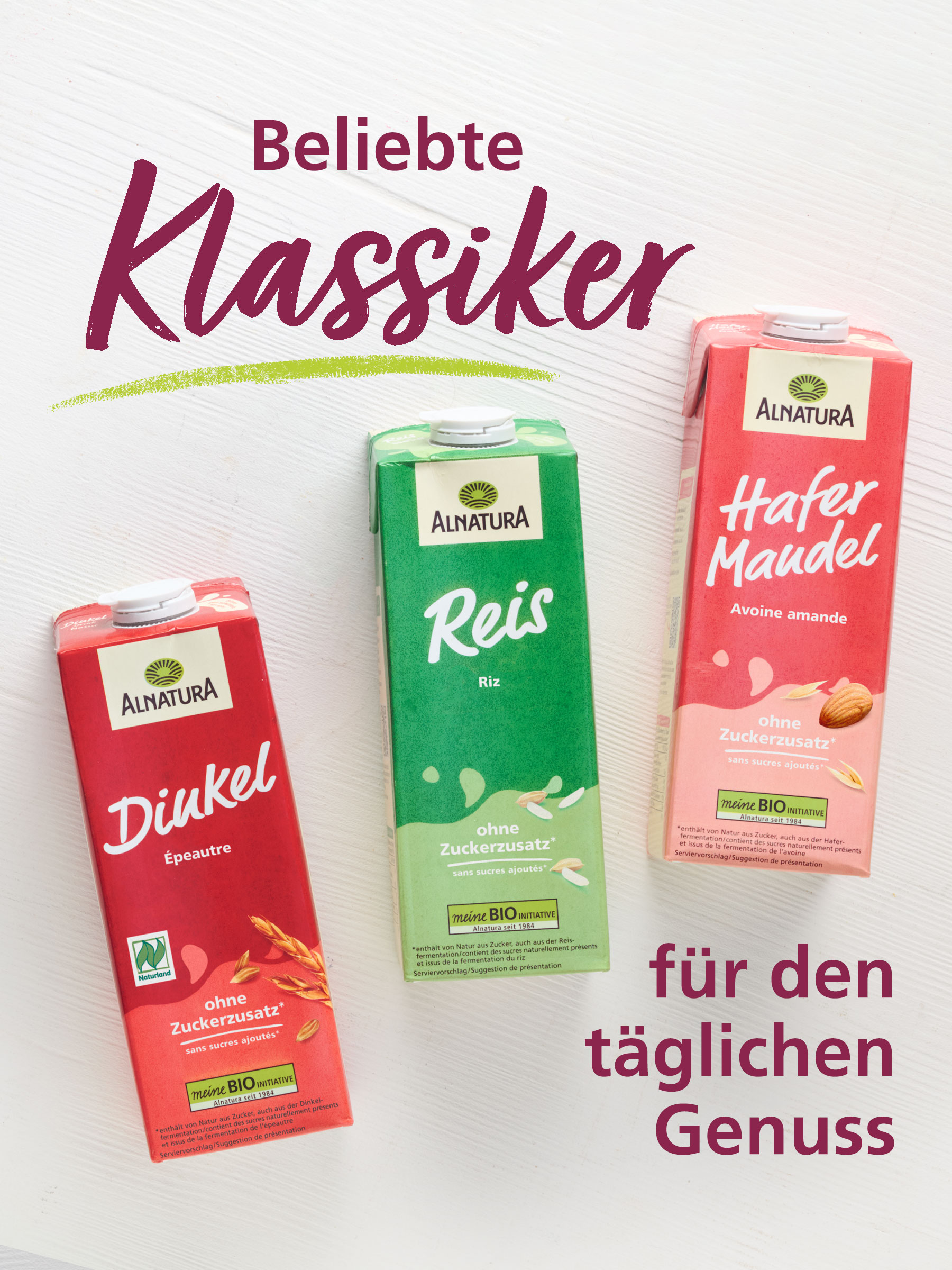 Werbetafel für pflanzliche Alnatura Produkt-Alternativen zu Kuhmilch und Milchprodukten