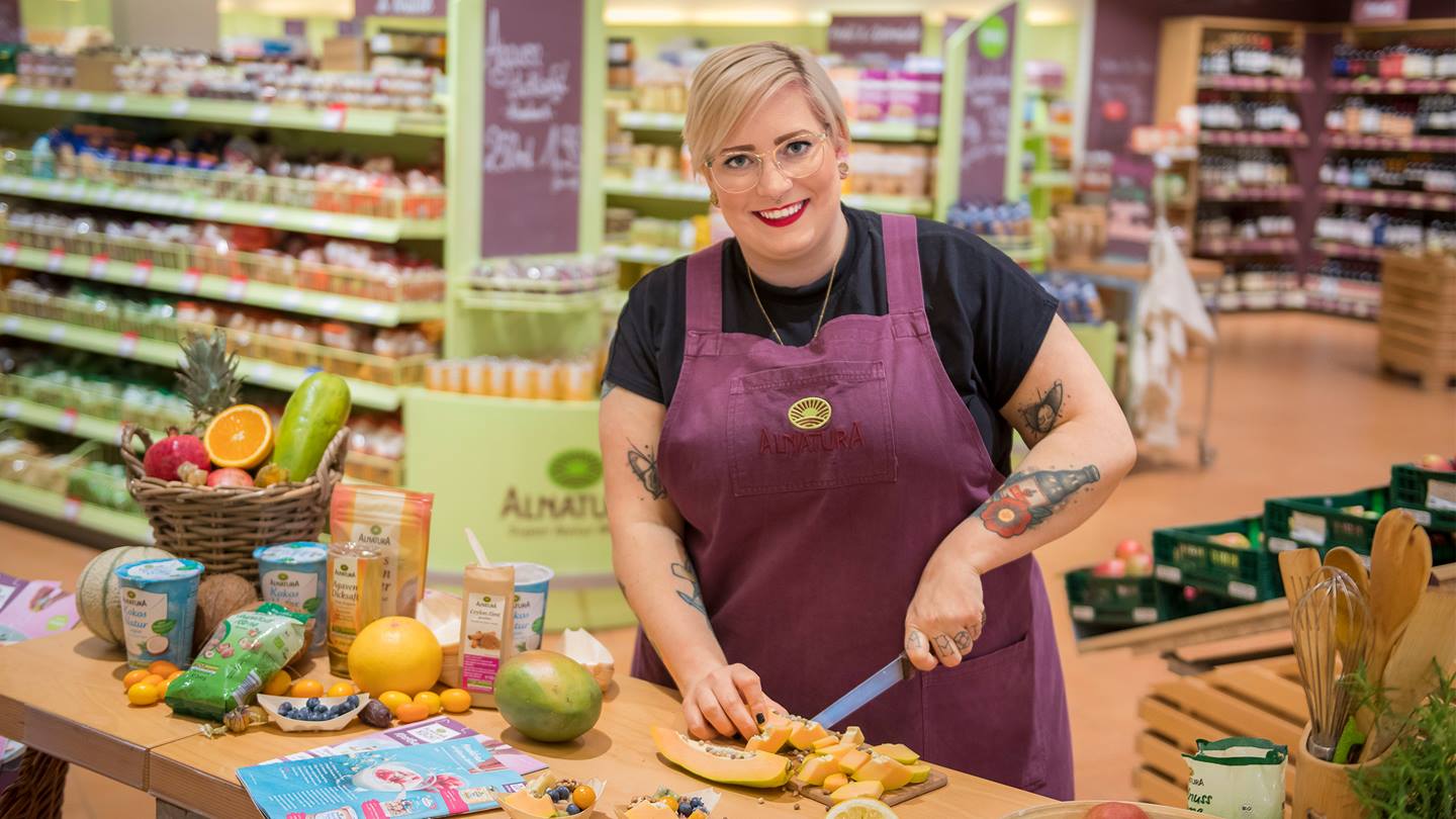 Alnatura KostBar: Jessica beim Kochen