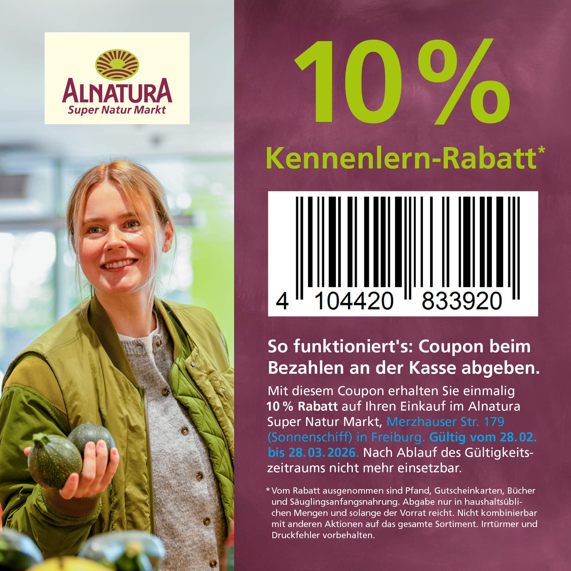 Ein Alnatura Gutschein für 10% Kennenlern-Rabatt im Alnatura Super Natur Markt in Freiburg, Merzhauser Str. 179 (Sonnenschiff), abgebildet mit einem Barcode und Informationen zur Einlösung. Gültig vom 28.02. bis 28.03.2026 Eine Frau hält in ihrer Hand zwei Zucchini.