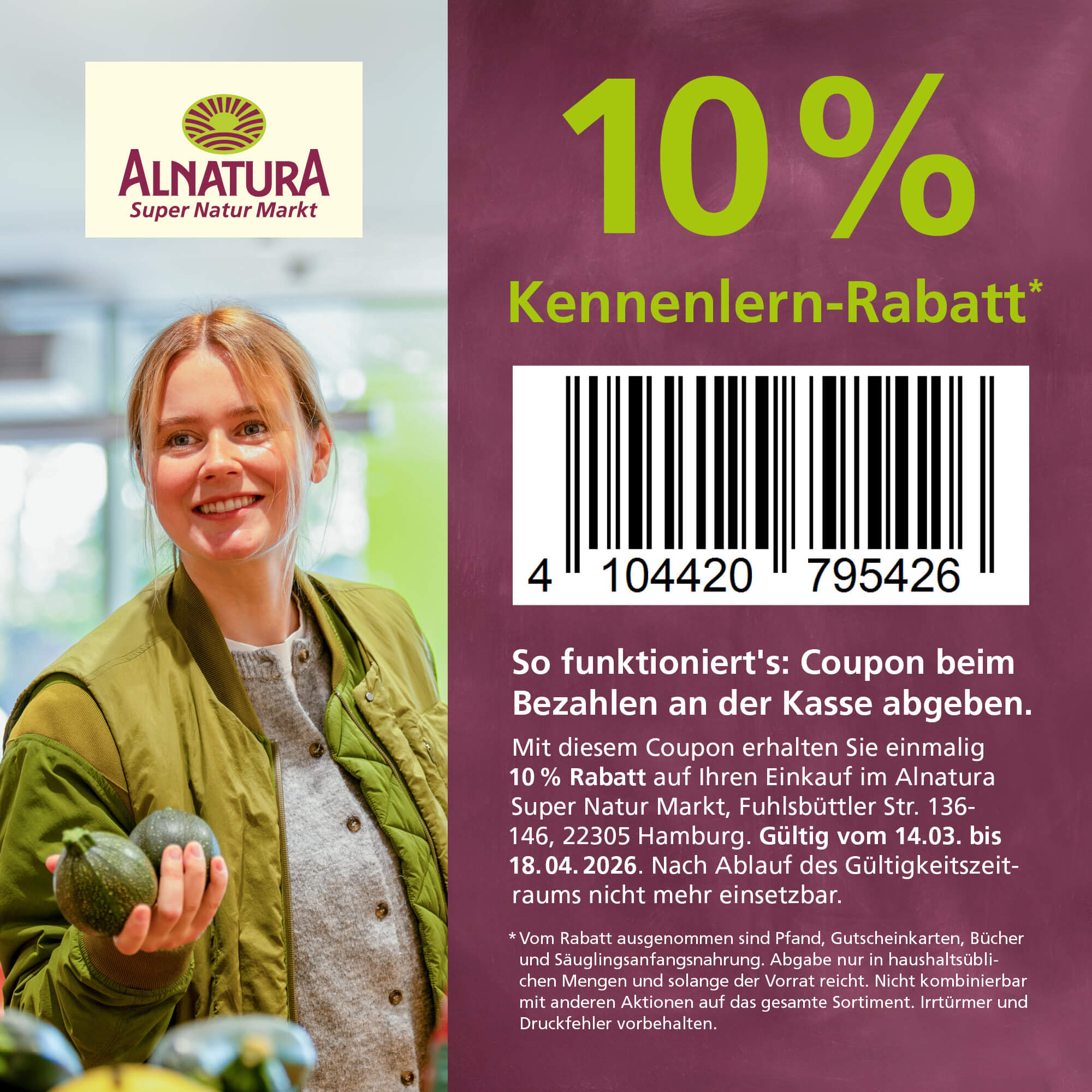 Ein Alnatura Gutschein für 10% Kennenlern-Rabatt im Alnatura Super Natur Markt in Hamburg Fuhlsbüttler Str. 136-146, abgebildet mit einem Barcode und Informationen zur Einlösung. Eine Frau hält in ihrer Hand zwei Zucchini.