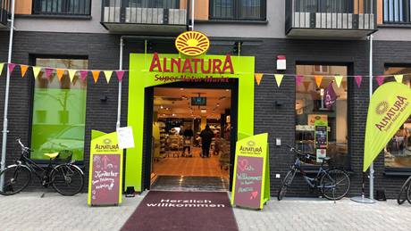 Eingang des Alnatura Markts in Frankfurt-Bornheim Burgstraße