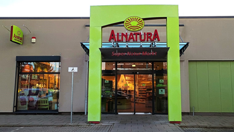 Eingang des Alnatura Super Natur Markts in Bensheim