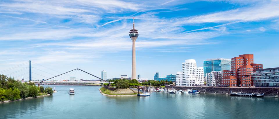 Alnatura Düsseldorf: Stadtpanorama mit Rhein von Düsseldorf
