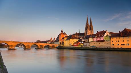 Alnatura Regensburg: Die Donau und ein Stadtpanorama von Regensburg