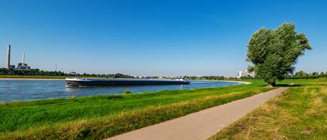 Alnatura Meerbusch: Flusslauf des Rheins in Meerbusch