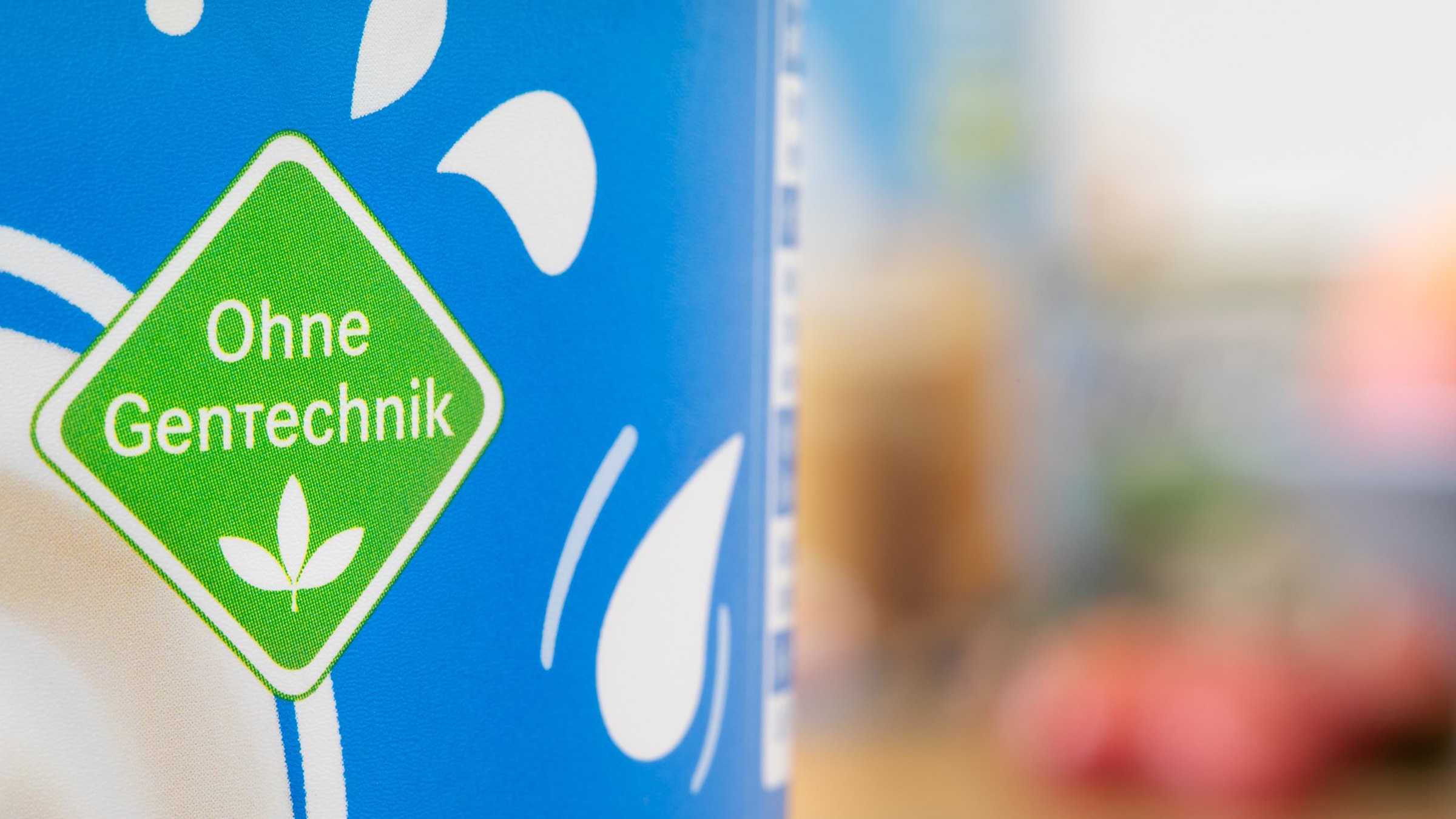 "Ohne Gentechnik"-Siegel in einer Nahaufnahme auf einer Lebensmittelverpackung