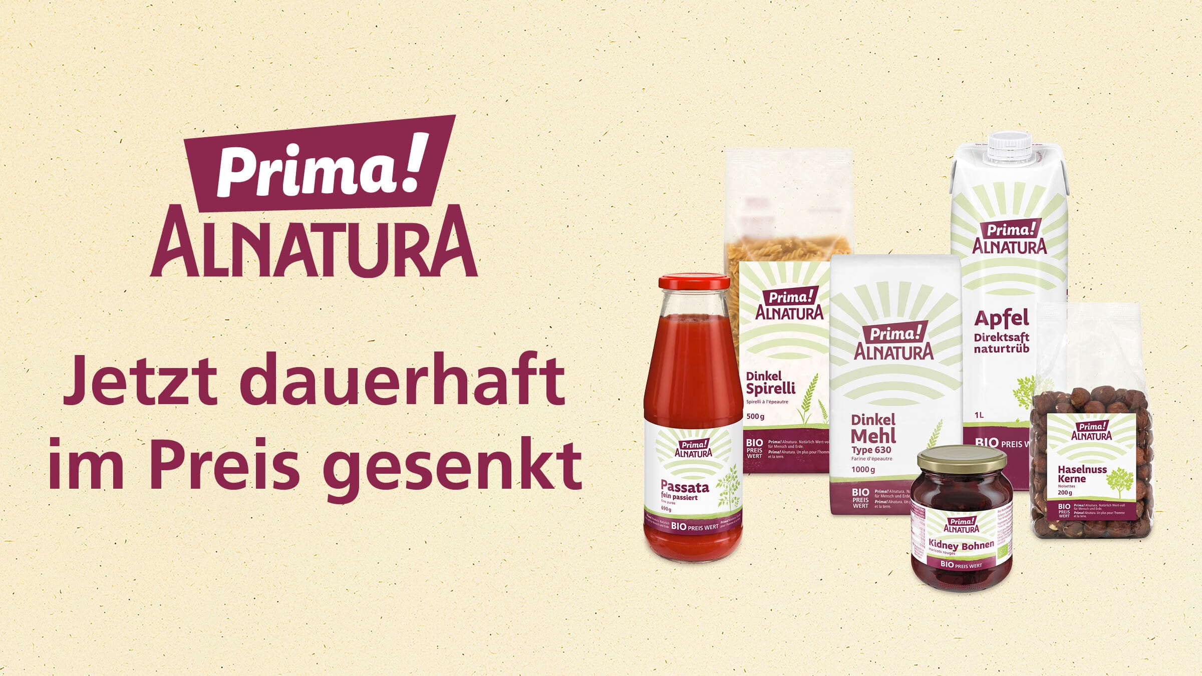 Das Bild zeigt verschiedene Lebensmittelprodukte der Marke Prima! ALNATURA, darunter Dinkelspirelli, Dinkelmehl, Apfelsaft, Tomaten Passata und ganze Haselnusskerne. Ein großer Text auf der linken Seite verkündet eine dauerhafte Preissenkung.