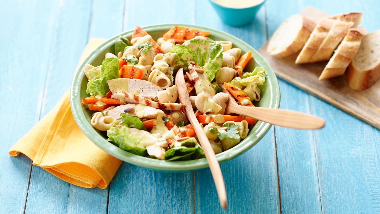Alnatura Rezept Curry-Nudelsalat mit gegrilltem Hähnchen