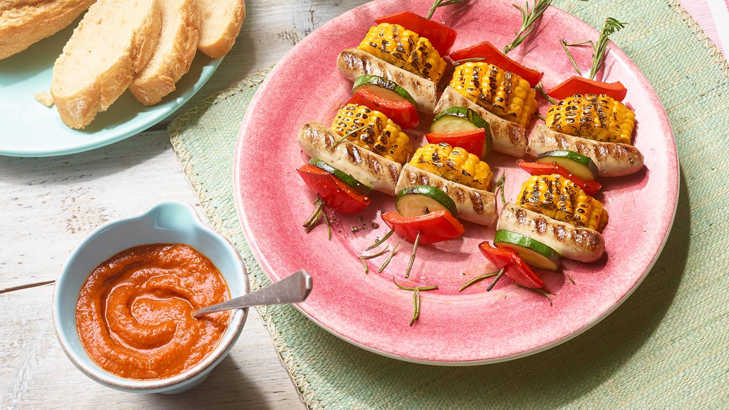 Alnatura Rezept: Mediterrane Gemüse-Bratwurst-Spieße