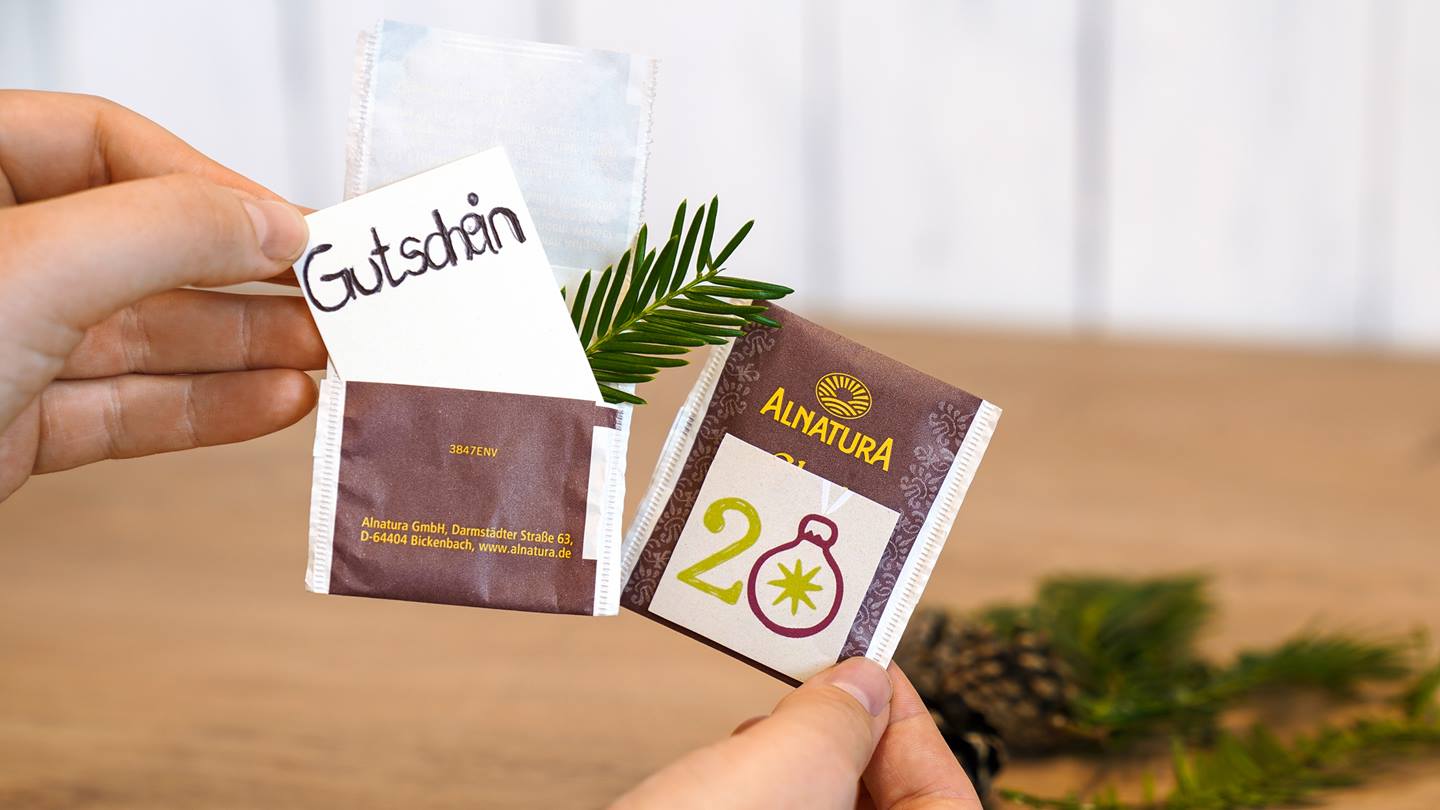 Alnatura Adventskalender basteln: Teebeutelverpackung als Gutschein-Kuvert verwenden