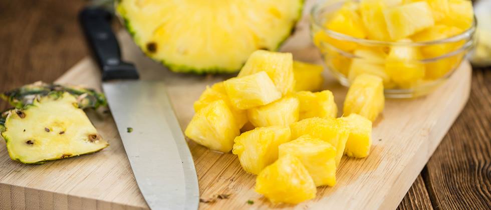 Ananas in Würfeln geschnitten