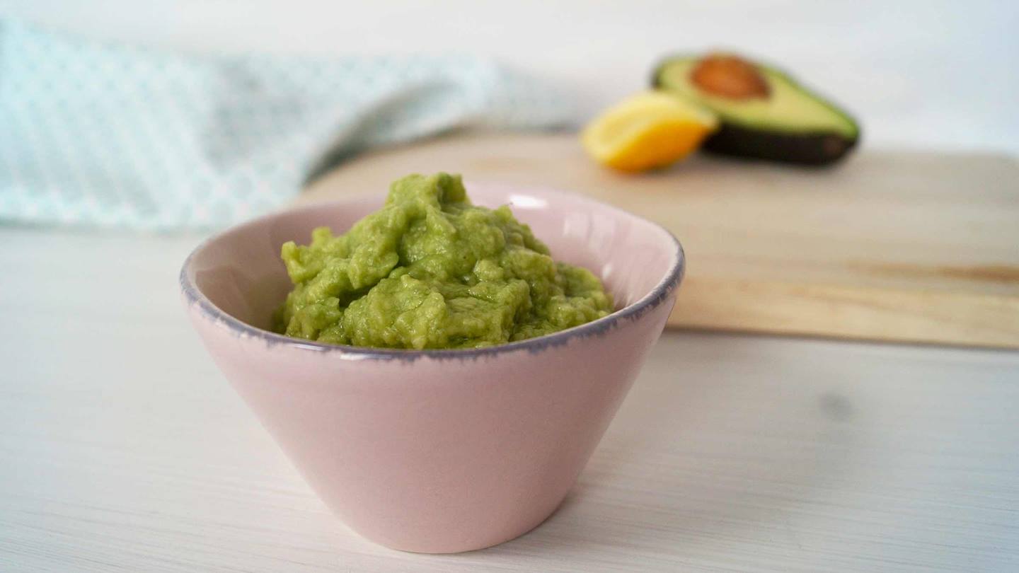 Alnatura DIY-Naturkosmetik: Haarkur mit Avocado selber machen