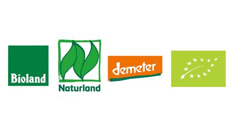 Vier Logos von Bio-Verbänden: Biland, Naturaland, Demeter und EU-Bio