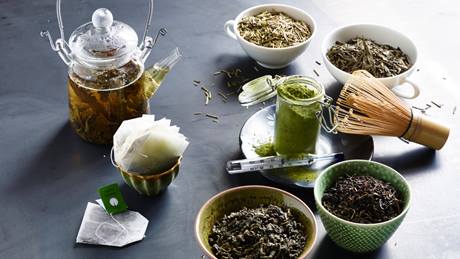 Grüntee in allen Formen. Grüner Tee als Aufguss, Sencha, Matcha und als Teebeutel