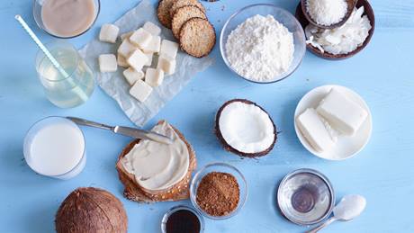 Kokosprodukte in ihrer ganzen Vielfalt: Kokosfett, Kokosöl, Kokosnussmilch, Kokosraspel, Kokosflakes, Kokosblütenzucker