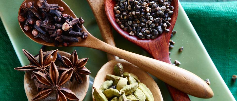 Sternanis, Kardamom, Nelken, Pfeffer