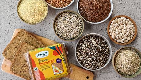 Warenkunde glutenfreie Lebensmittel: Getreide in Schüsselchen und Alnavit Mehrkornbrot glutenfrei