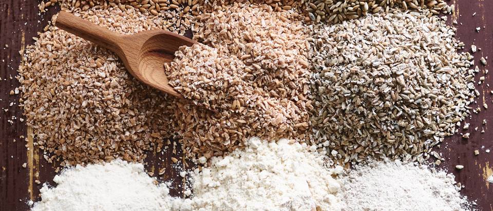 Backfähige Getreide wie zum Beispiel Dinkel, Weizen und Roggen werden in Broten verbacken
