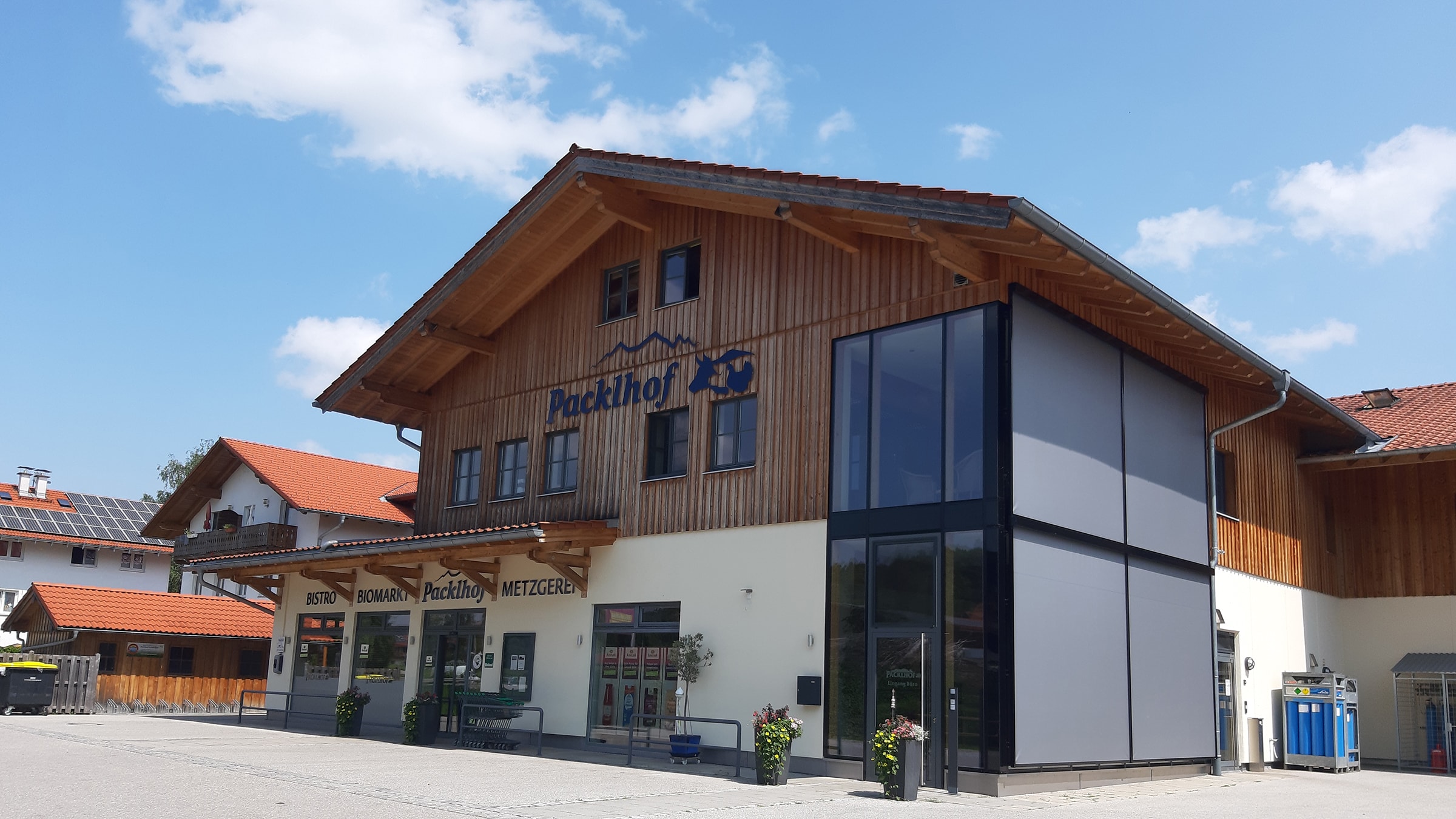 Packlhof: Bioland-Metzgerei, Biomarkt und Bistro