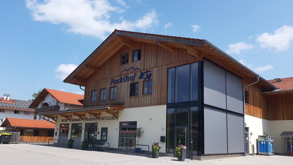 Packlhof: Bioland-Metzgerei, Biomarkt und Bistro