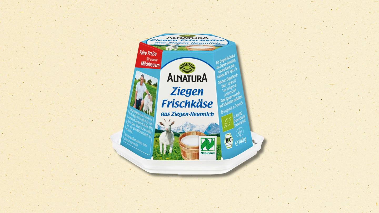 Eine Packung Alnatura Zigenfrischkäse auf einem hellen Hintergrund.