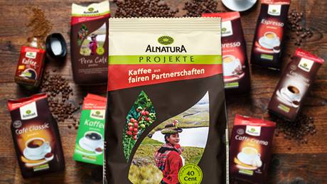 Verschiedene Sorten Alnatura Kaffee aus fairen Partnerschaften