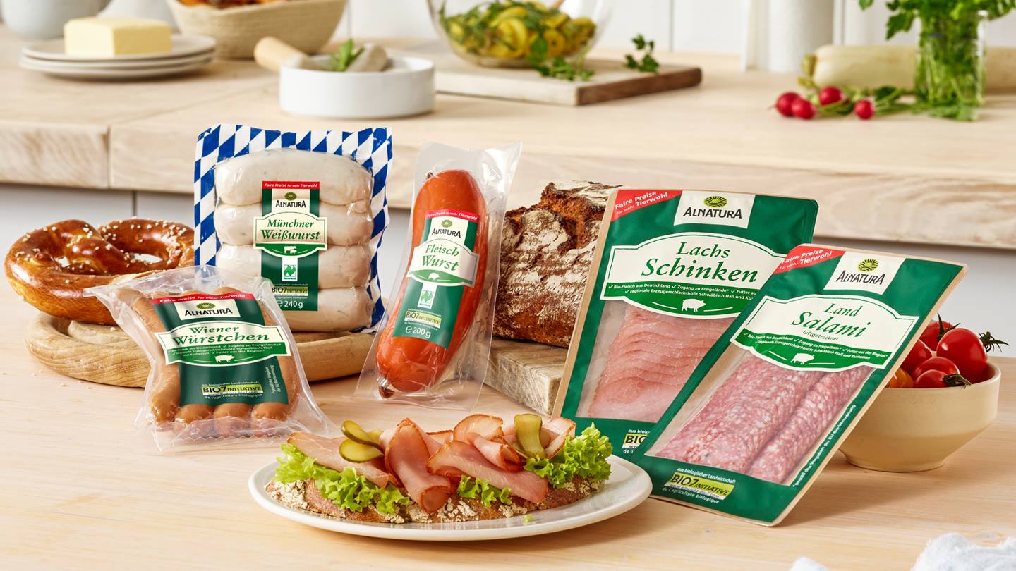 Alnatura Wurstprodukte mit der roten Ecke "Faire Preise für mehr Tierwohl"