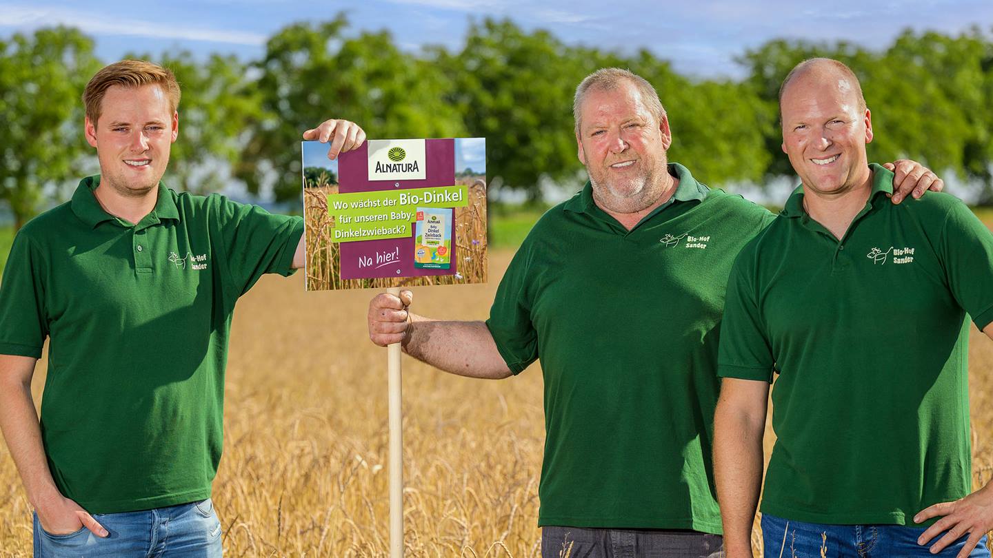 Bauern des Partnerhofs Sander, der den Dinkel für den Baby-Dinkel-Zwieback anbaut.