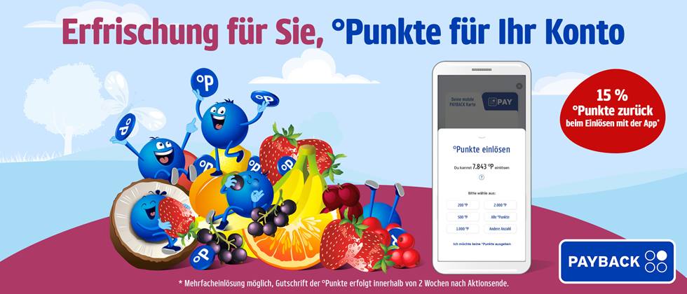 Das Bild zeigt eine Werbeaktion von Payback. Fröhliche, blaue, anthropomorphe Punkte-Figuren tummeln sich über einem Arrangement aus frischen Früchten (Erdbeeren, Heidelbeeren, Zitrone, etc.). Im Hintergrund ist ein Tablet zu sehen, auf dem die Payback App angezeigt wird und die Einlösung von Payback-Punkten ermöglicht. Die Aktion verspricht 15% der eingelösten Punkte zurück, wenn man die App benutzt. Der Gesamteindruck ist freundlich, farbenfroh und werbend.