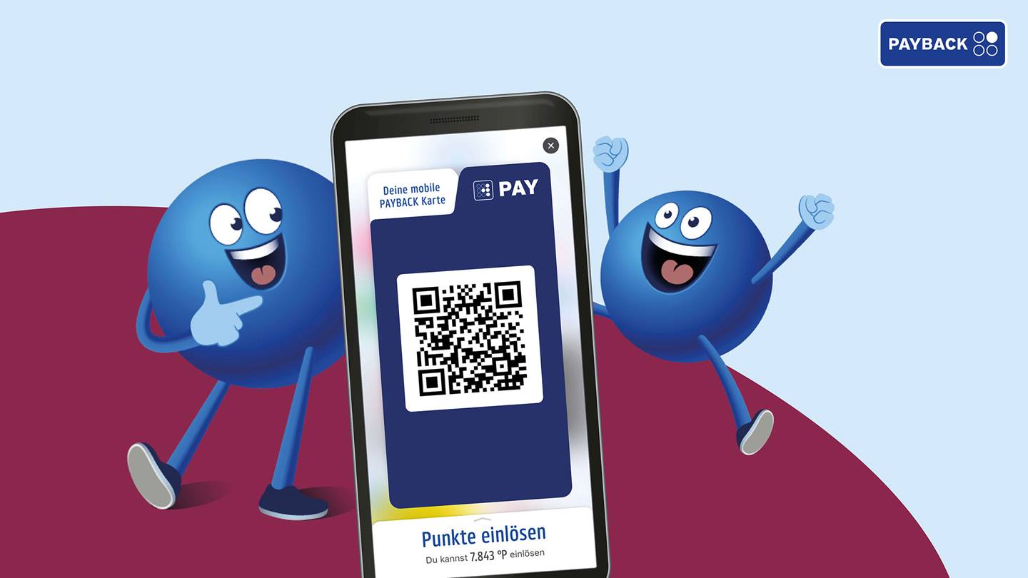 Das Bild zeigt zwei blaue, kugelartige Charakter mit Armen und Beinen, die Pointees von PAYBACK. Es ist außerdem ein Handy zu sehen, dass die PAYBACK App zeigt. Die Pointees hüpfen freudig um das Handy herum.