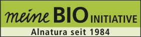 Grünes Feld mit Schrift "Meine Bio-Initiative - Alnatura seit 1984"