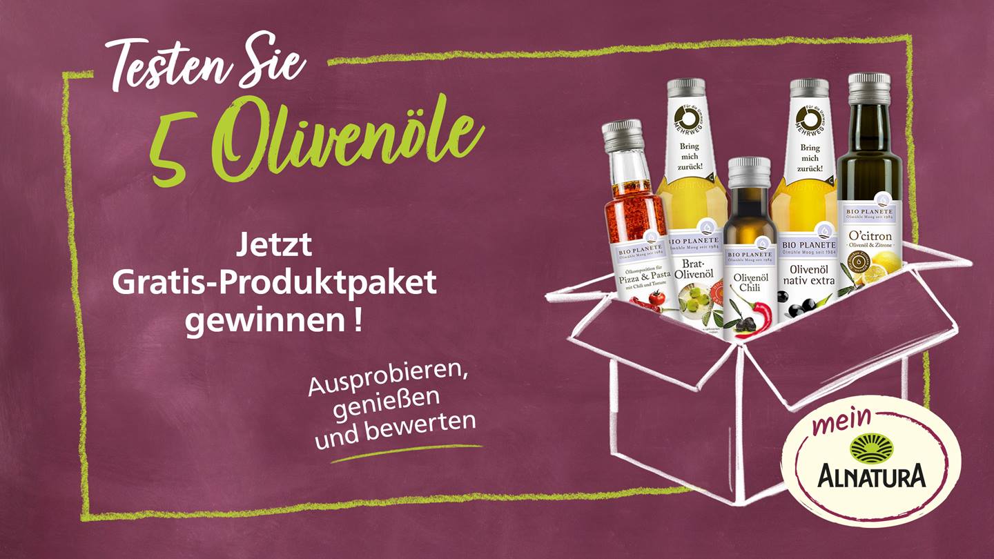 Das Bild zeigt eine Werbegrafik für ein Gewinnspiel von Alnatura. Im Mittelpunkt stehen fünf Flaschen Bio-Planète Olivenöl-Varianten (Pizza & Pasta, Brat-Olivenöl, Olivenöl nativ extra, Chili-Olivenöl und O'Citron), die in einem gezeichneten Karton platziert sind. Der Hintergrund ist eine dunkelrote Tafel mit weißer und hellgrüner Kreidebeschriftung. Der Text bewirbt die Möglichkeit, ein Gratis-Produktpaket zu gewinnen und dieses zu testen und zu bewerten.
