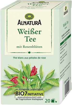 Weißer Tee mit Rosenblüten