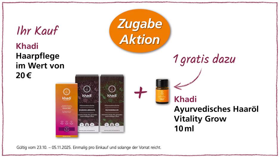 Das Bild zeigt eine Werbeanzeige für Khadi Haarpflegeprodukte im Wert von 20 €, wobei es sich um zwei Pflanzenhaarfarben in den Nuancen Dunkelbraun und Nussbraun sowie ein Produkt namens „Color Prep“ handelt. Als „Zugabe Aktion“ gibt es ein Khadi Ayurvedisches Haaröl Vitality Grow mit 10 ml gratis dazu. Die Aktion gilt vom 23.10. bis 05.11.2025, einmalig pro Einkauf und solange der Vorrat reicht.