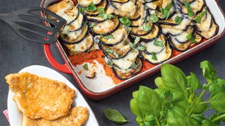 Focaccia mit Tomaten und Oliven