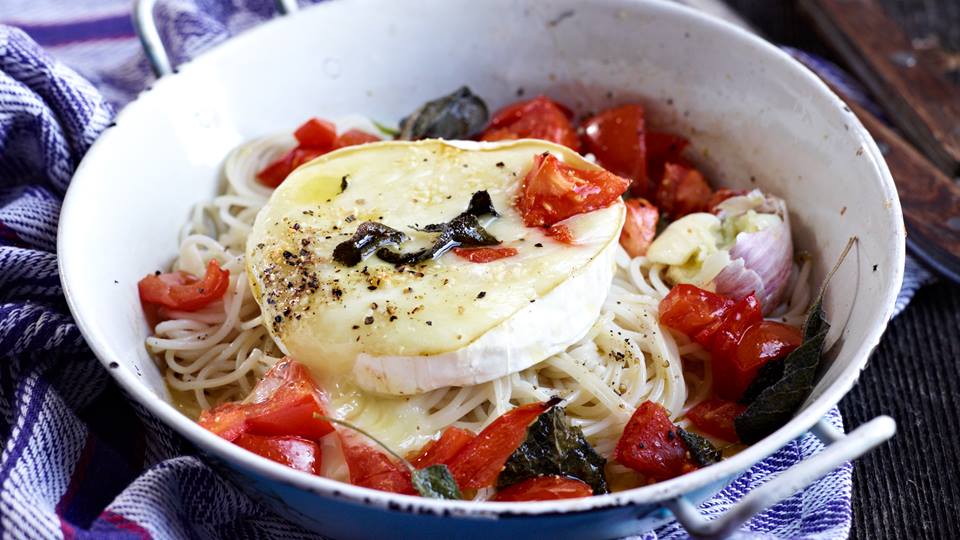 Ofen-Camembert auf Dinkelspaghettini