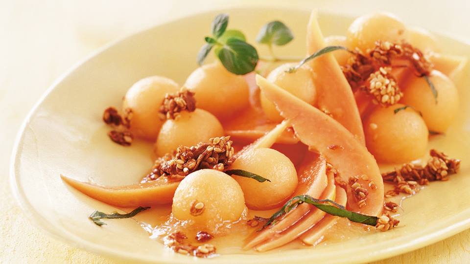 Papaya-Melonen-Salat mit Crunch