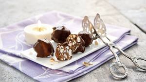 Nougat-Mandel-Konfekt