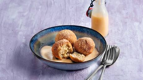 Kartäuserklöße mit Apfelweinsauce