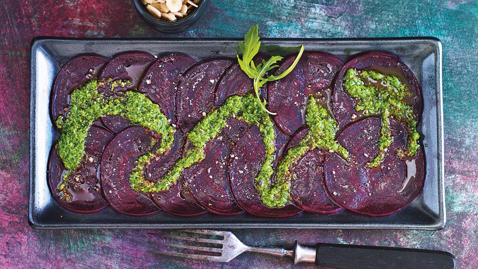 Rote-Bete-Carpaccio mit Rucola-Pesto