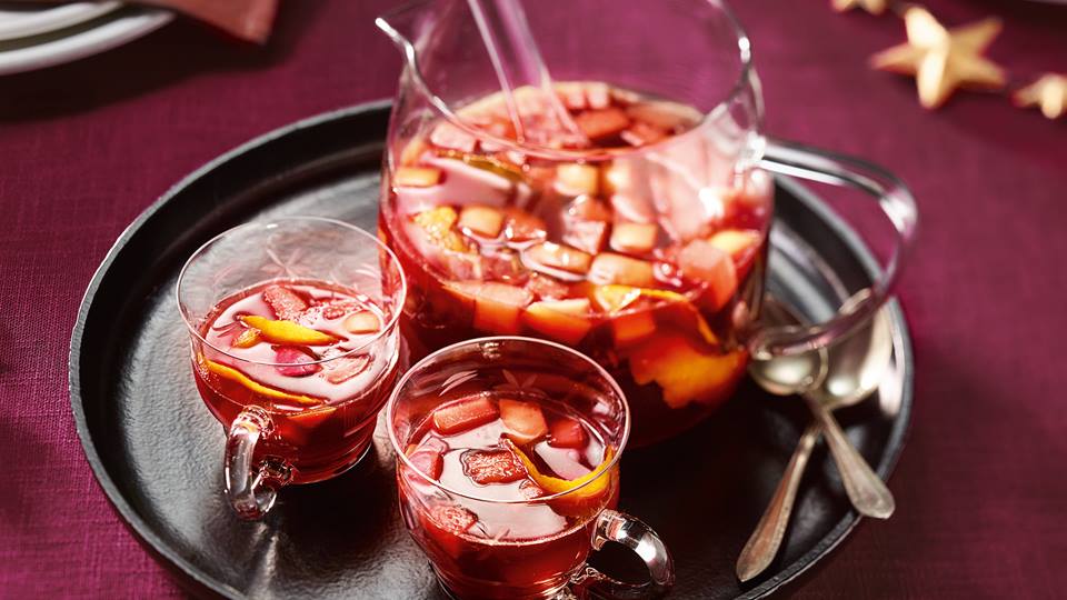 Heiße Glühwein-Bowle