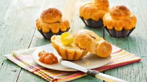 Brioches mit Aprikosen und Rosmarin