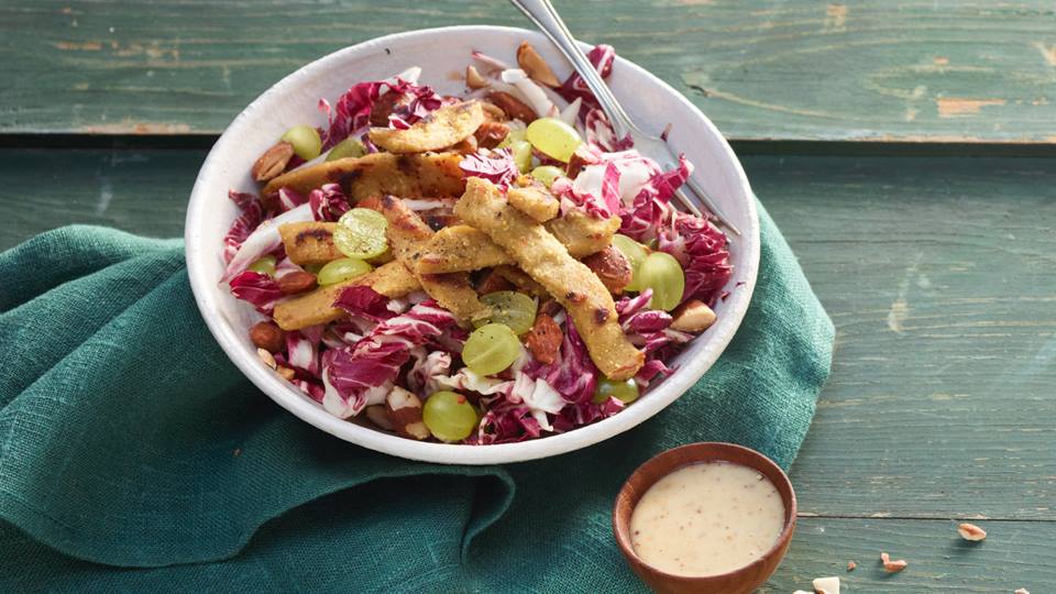 Radicchio-Trauben-Salat mit Mandelmusdressing