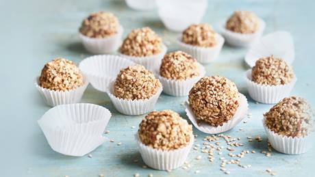 Urkorn-Kugeln mit Datteln