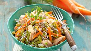 Warmer Sprossensalat mit Putenbrust