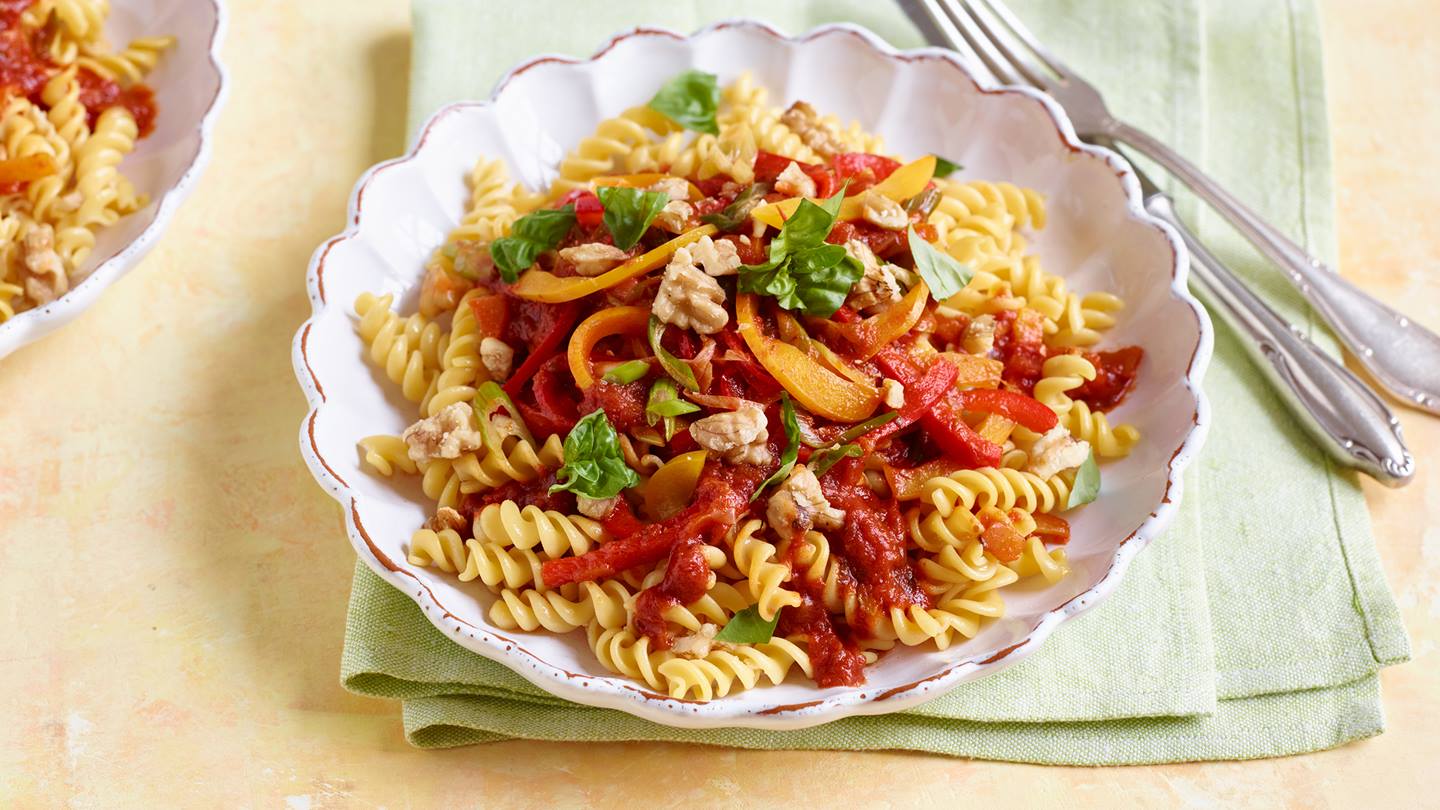 Kichererbsen-Spirelli mit Paprika-Walnuss-Sauce